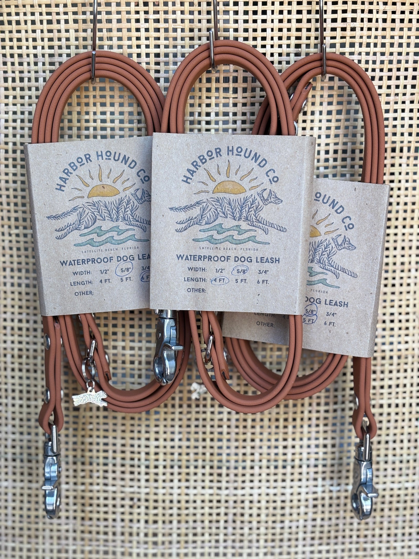 COGNAC Traditional Style Leashes